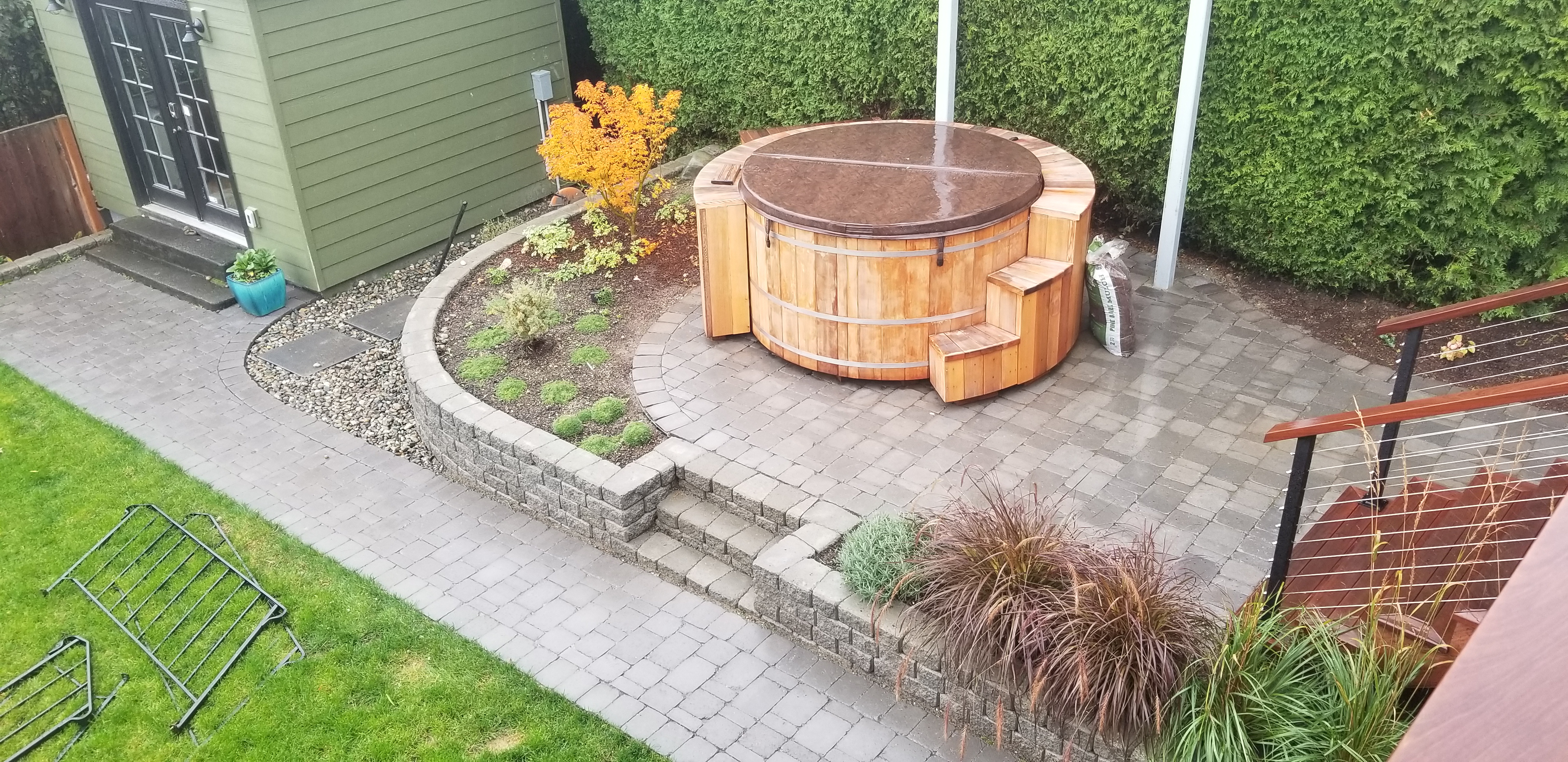 PATIO, PATHWAY AND WALL WITH COBLESTONE PAVERS IN CASCADE COLOR