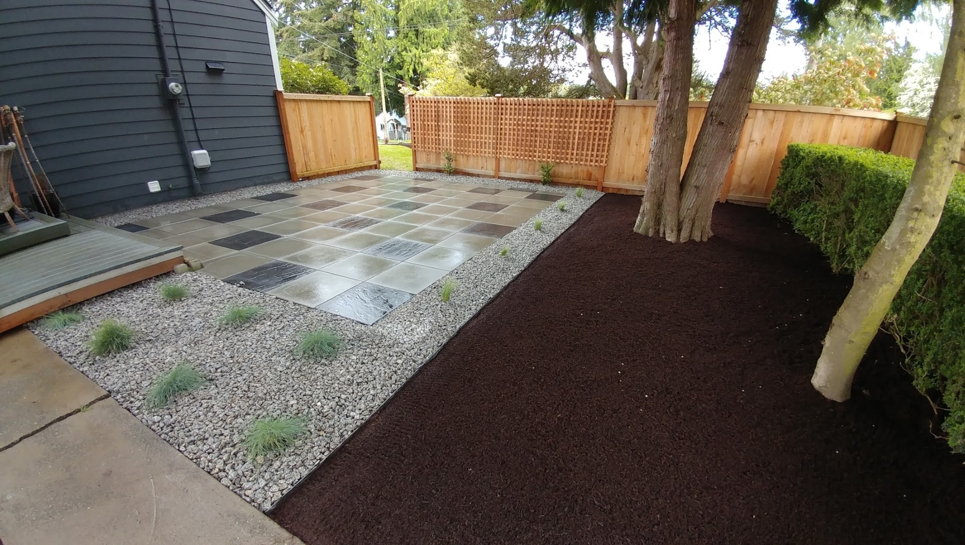 PATIO WITH VANCOUVER BAY SLABS