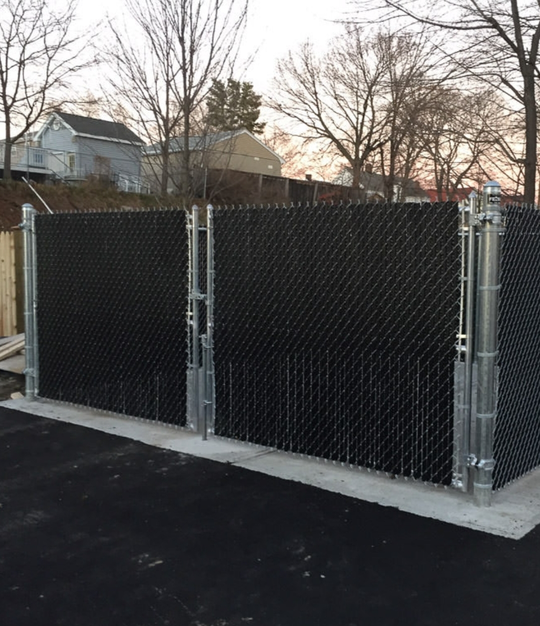 GALVANIZED CHAIN LINK SWING GATE WITH PRIVACY SLATS BLACK.