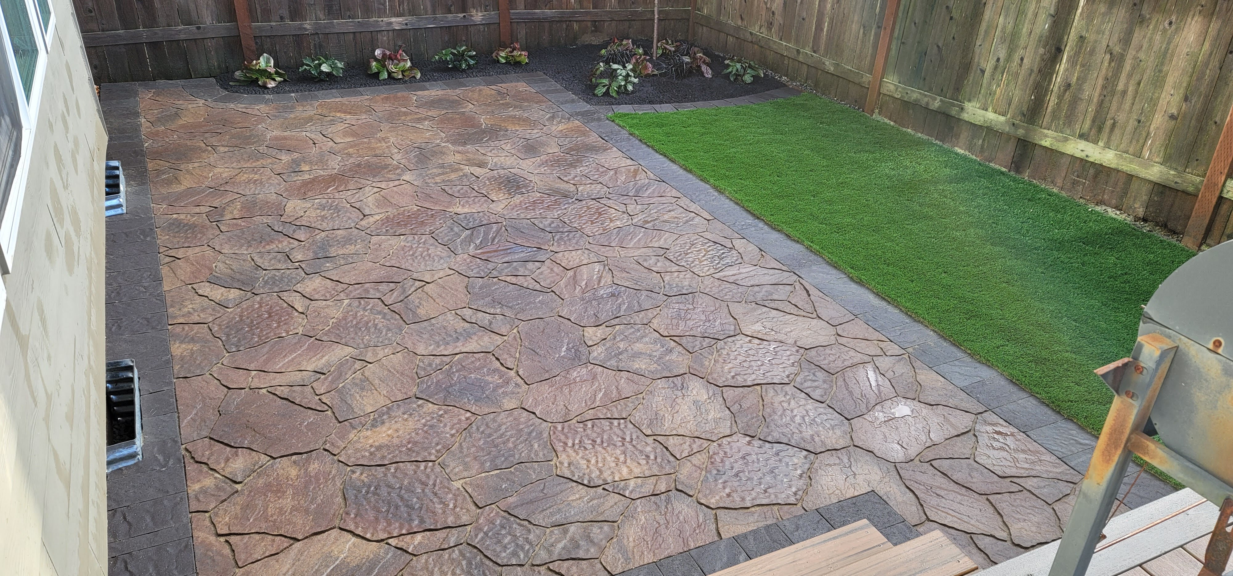 PATIO WITH MEGA-ARBEL SLABS