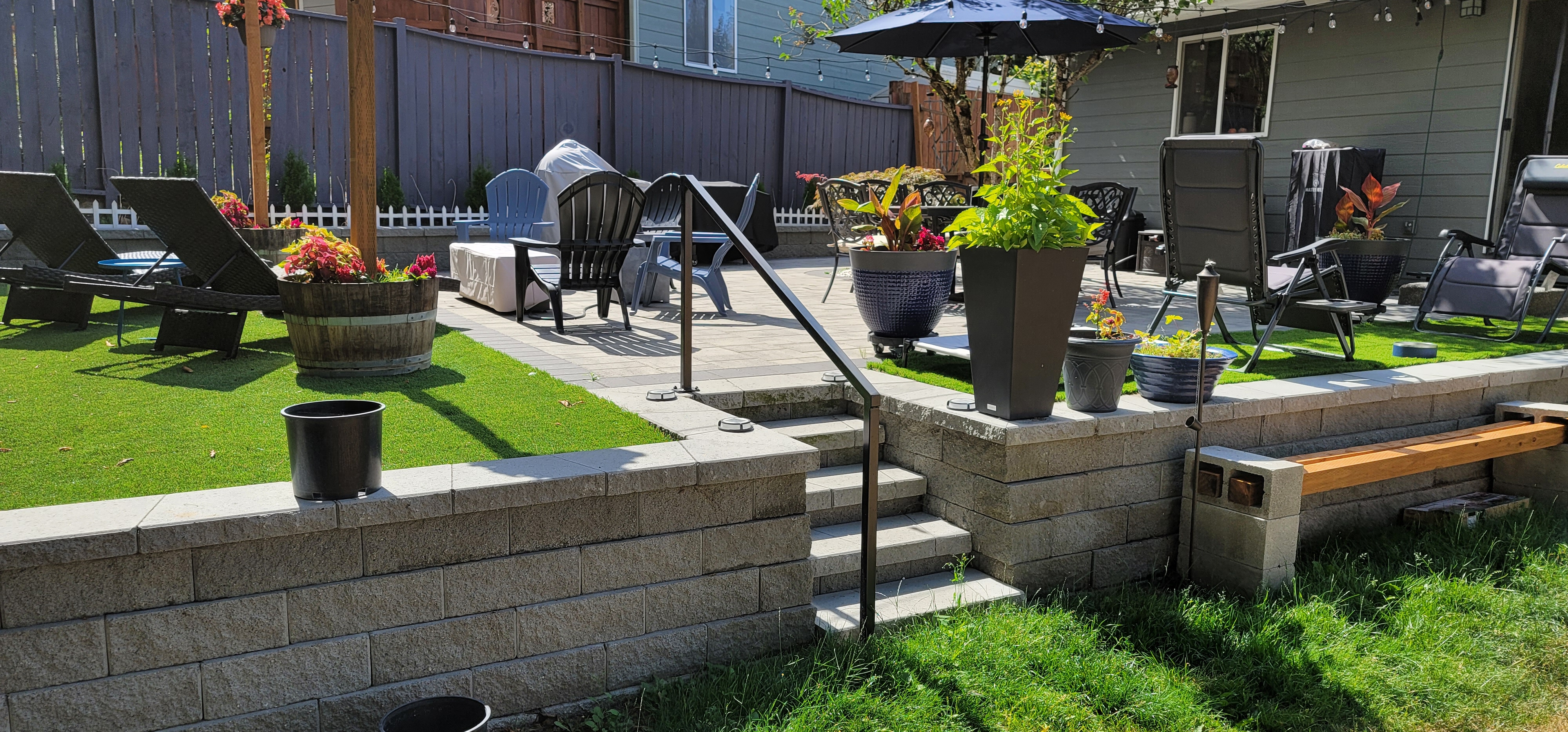RETAINING WALL & STEPS WITH MANORSTONE BLOCKS.