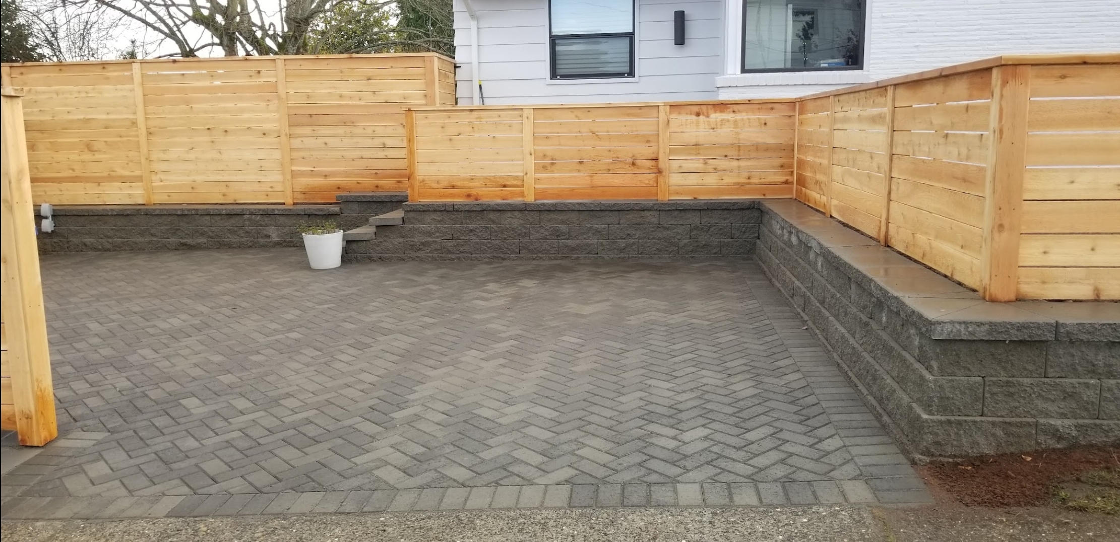 DRIVEWAY WITH HOLLAND PAVERS