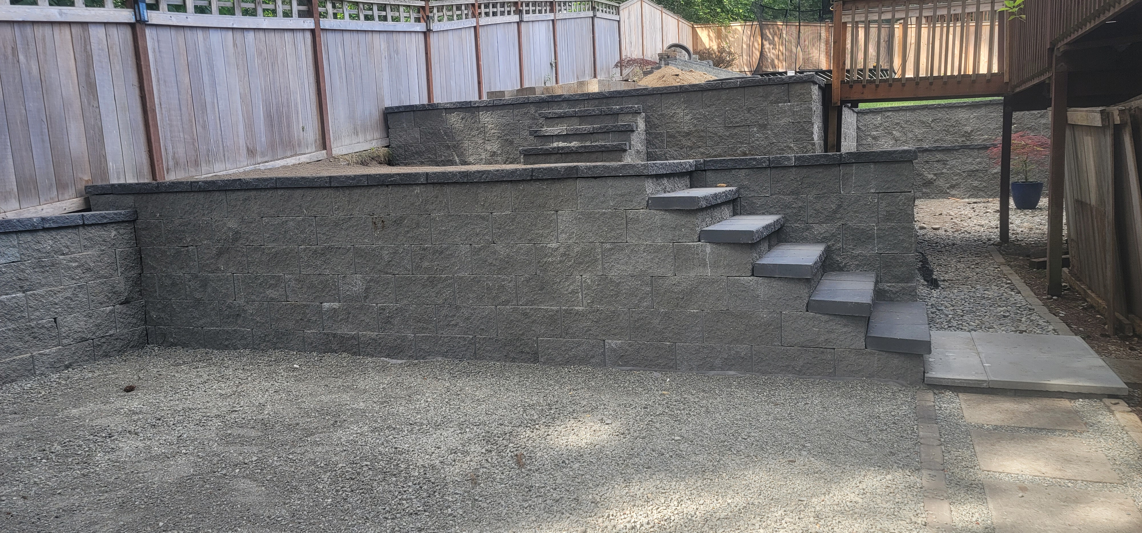 RETAINING WALLS & STEPS WITH CORNERSTONE BLOCKS