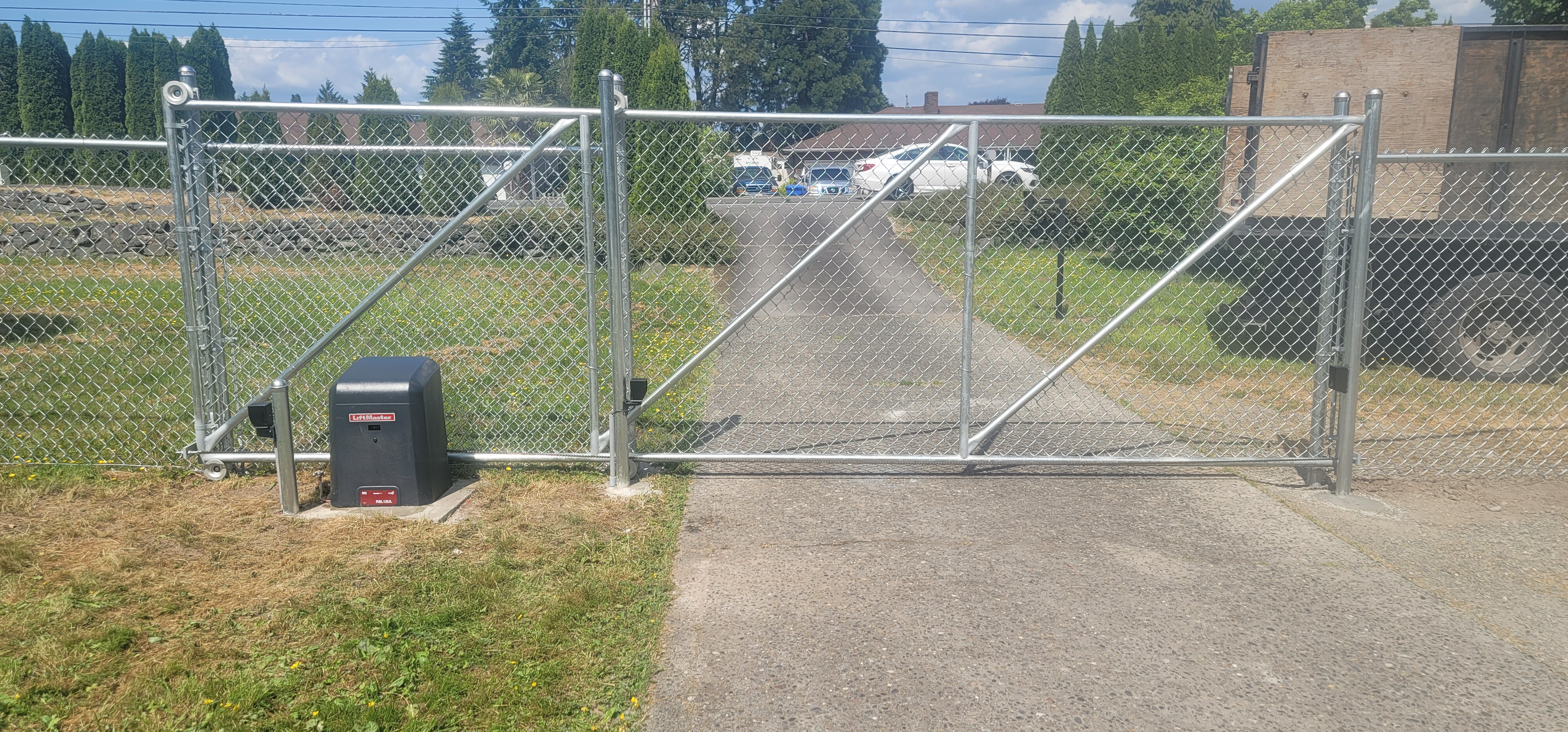 AUTOMATIC CHAIN LINK GATE